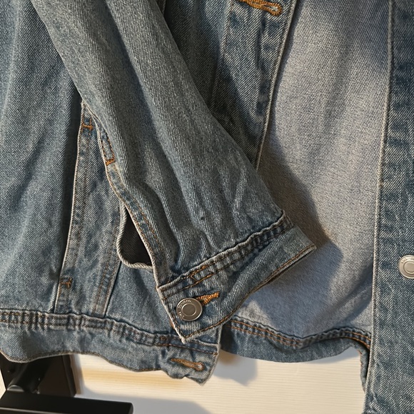 Oversized Denim Jacket - Picture 4 of 8